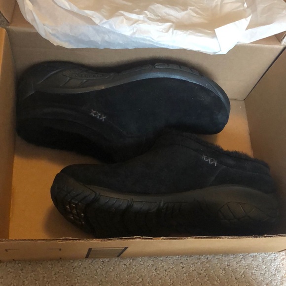 merrell fur lined clogs